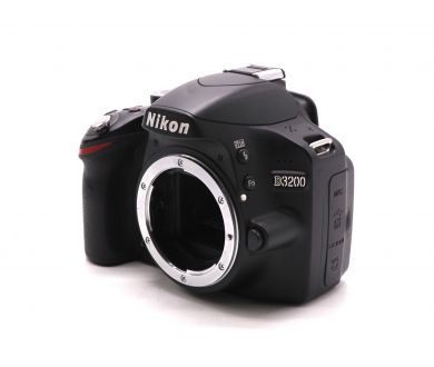 Фотоаппарат Nikon D3200 body (пробег 3000 кадров)