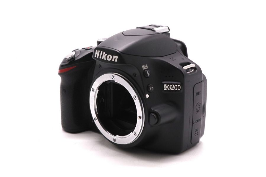Фотоаппарат Nikon D3200 body (пробег 3000 кадров)