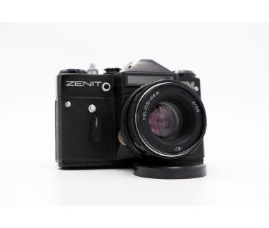 Зеркальная камера Зенит ЕМ + Гелиос-44М (СССР)