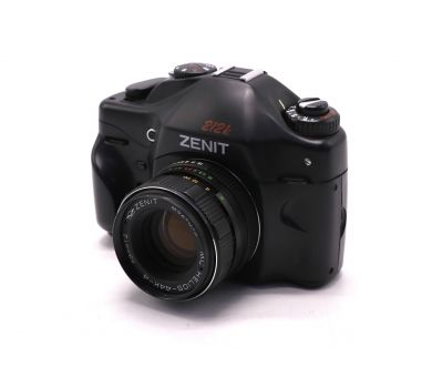 Зеркальный плёночный фотоаппарат Зенит 212К kit 