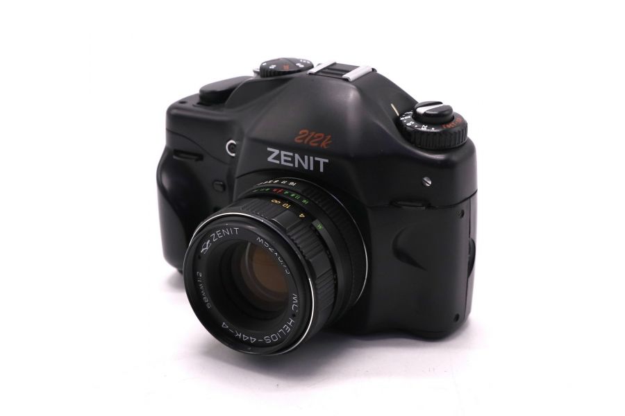 Зеркальный плёночный фотоаппарат Зенит 212К kit 