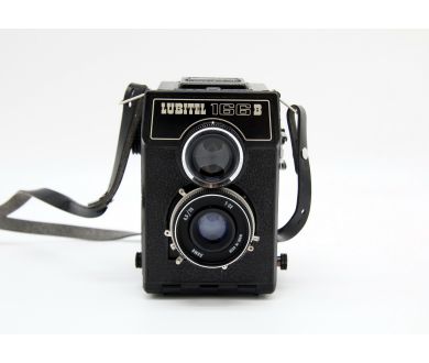 Советский зеркальный фотоаппарат Любитель 166В