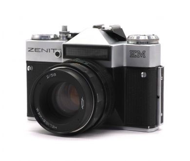 Зеркальный фотоаппарат Зенит ЕМ kit silver (СССР, 1976)