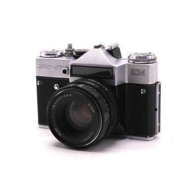 Зеркальный фотоаппарат Зенит ЕМ kit silver (СССР, 1976)