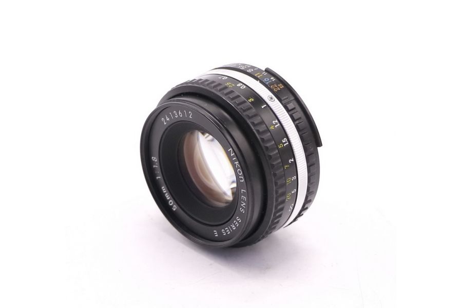 Nikon 50mm f/1.8 Series E компактный светосильный