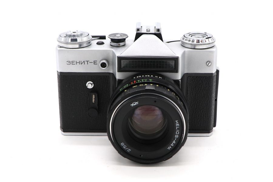 Зенит Е + Гелиос-44М зеркальный фотоаппарат