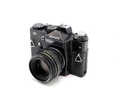 Фотокамера Зенит 10 + Гелиос-44-2 (СССР, 1981)