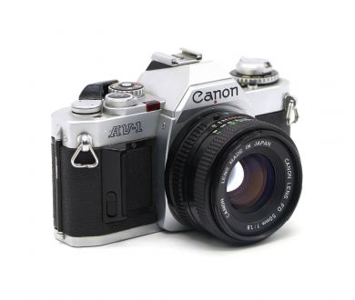 Плёночная зеркальная фотокамера Canon AV-1 kit