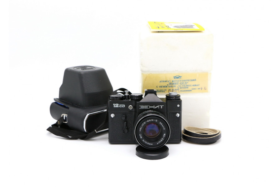 Зеркальный фотоаппарат Зенит 12СД в упаковке