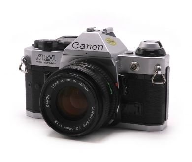 Зеркальный фотоаппарат Canon AE-1 Program kit