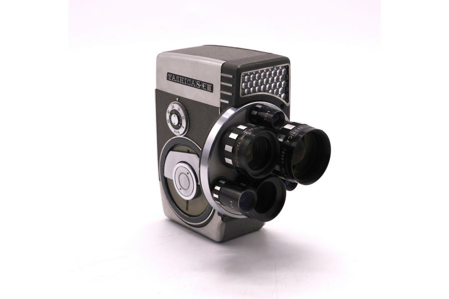 Трёхобъективная кинокамера Yashica 8-EIII