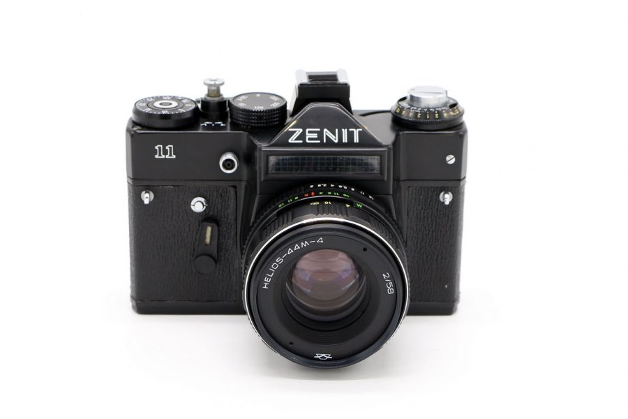 Зеркальный фотоаппарат Зенит 11 + Гелиос (СССР, 1987)