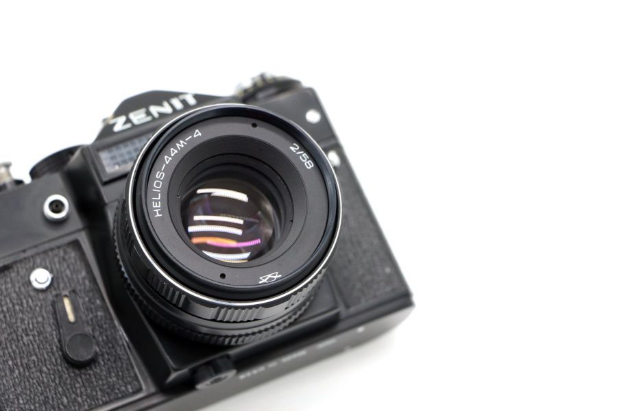 Зеркальный фотоаппарат Зенит 11 + Гелиос (СССР, 1987)