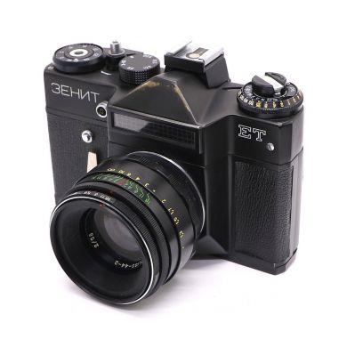 Зеркальный фотоаппарат Зенит ЕТ + Гелиос-44-2 (СССР)