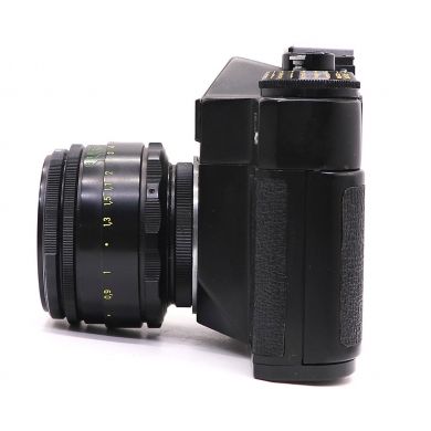 Зеркальный фотоаппарат Зенит ЕТ + Гелиос-44-2 (СССР)