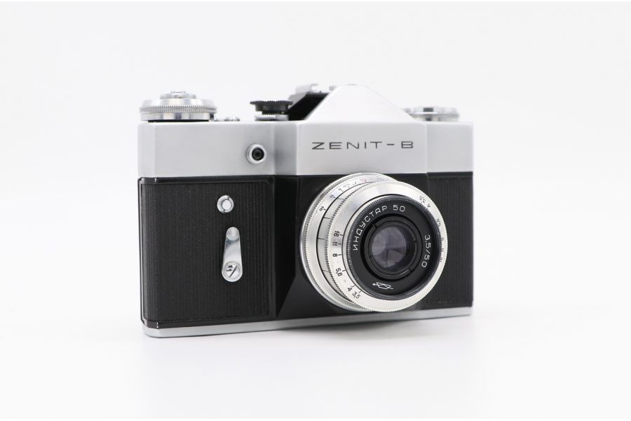 Фотокамера Зенит В + Индустар-50 (СССР, 1972 г.)