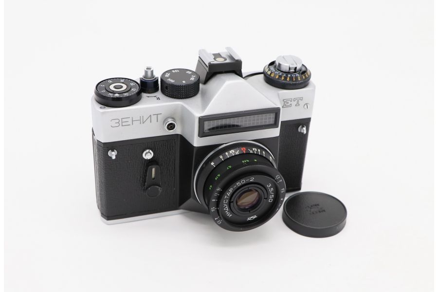 Фотоаппарат Зенит ЕТ + Индустар-50-2 (СССР, 1981г)