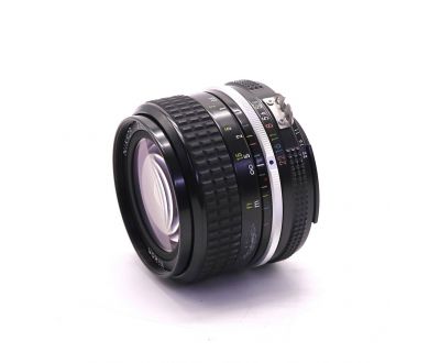 Объектив широкоугольный Nikon 28mm f/3.5 Nikkor 