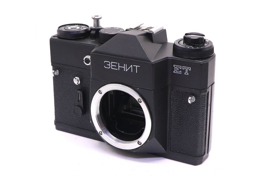 Малоформатный зеркальный фотоаппарат Зенит ЕТ