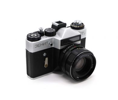 Фотоаппарат Зенит ЕТ silver + Гелиос (СССР, 1981)