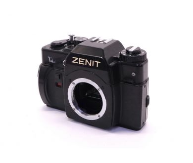 Советская зеркальная фотокамера Зенит 122 body