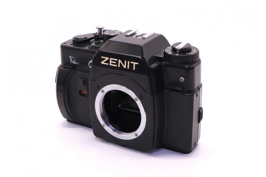 Советская зеркальная фотокамера Зенит 122 body