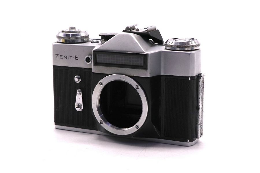 Советский зеркальный фотоаппарат Зенит-Е Body