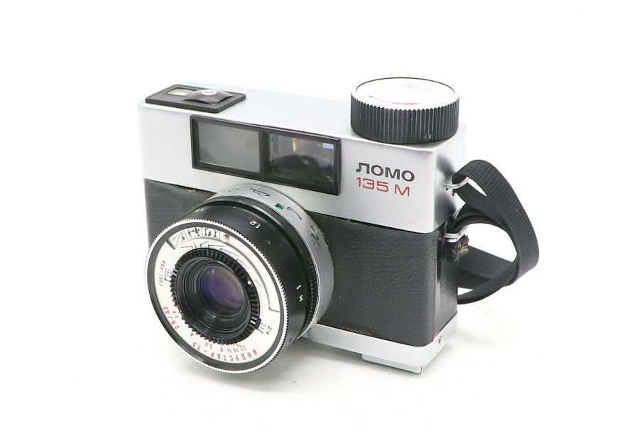 Советский аналоговый фотоаппарат Ломо 135M