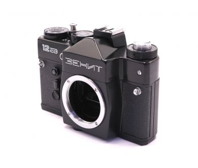 Зеркальный советский фотоаппарат Зенит 12СД body