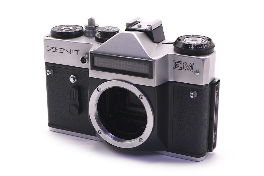 Фотокамера зеркальная Зенит-ЕМ body silver (СССР)