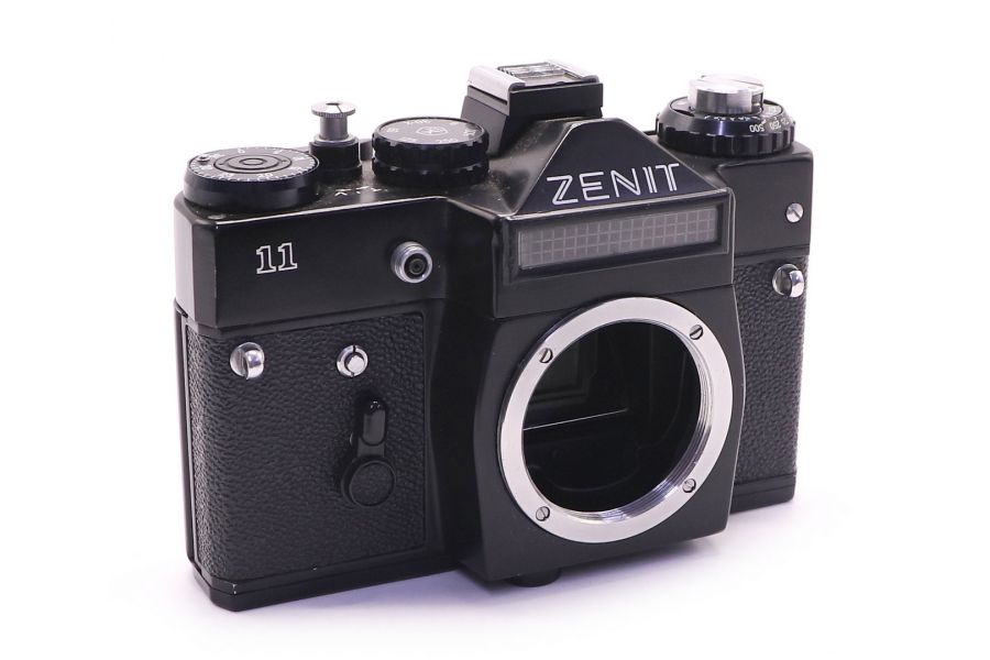Советский малоформатный фотоаппарат Зенит 11 body