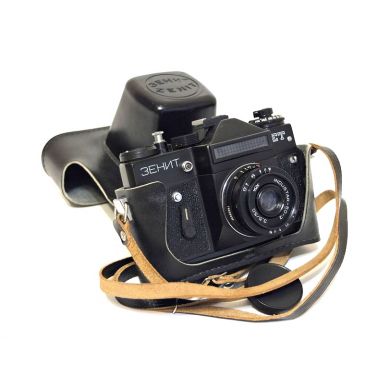 Зеркалка Зенит с объективом СССР
