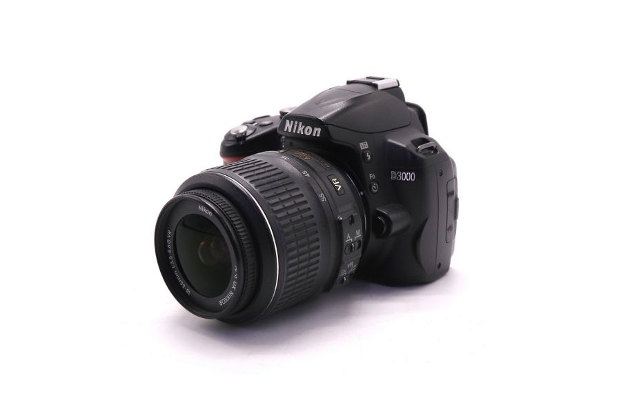 Фотокамера Nikon D3000 kit (пробег 14000 кадров)
