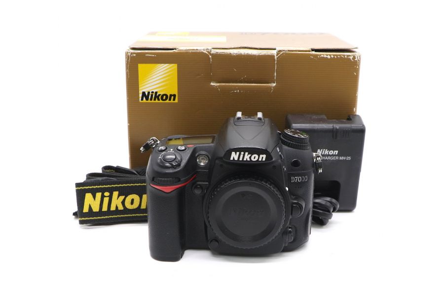 Nikon D7000 body (пробег 45500 кадров) в упаковке