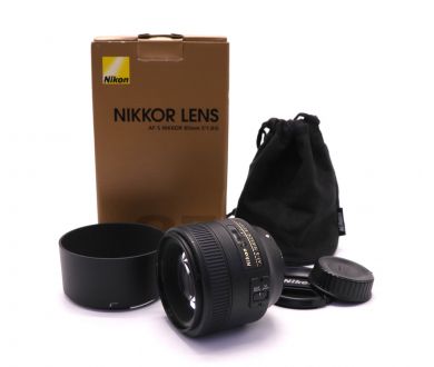 Объектив Nikon 85mm f/1.8G AF-S Nikkor в упаковке