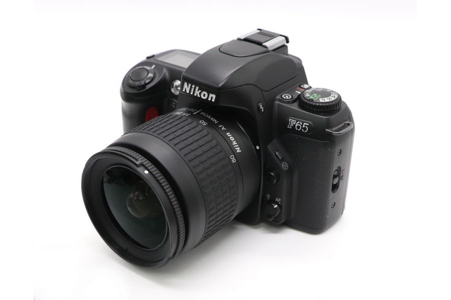 Зеркальный пленочный фотоаппарат Nikon F65 kit