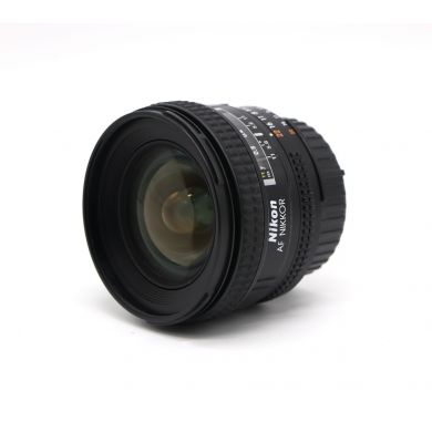 Объектив Nikon 20mm f/2.8D Nikkor в упаковке