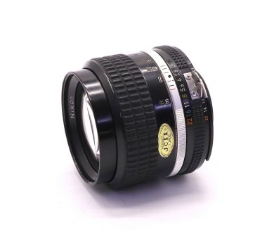 Мануальный объектив Nikon AI-S 85mm f/2 Nikkor