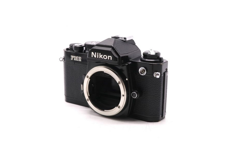 Полупрофессиональная зеркальная камера Nikon FM2n