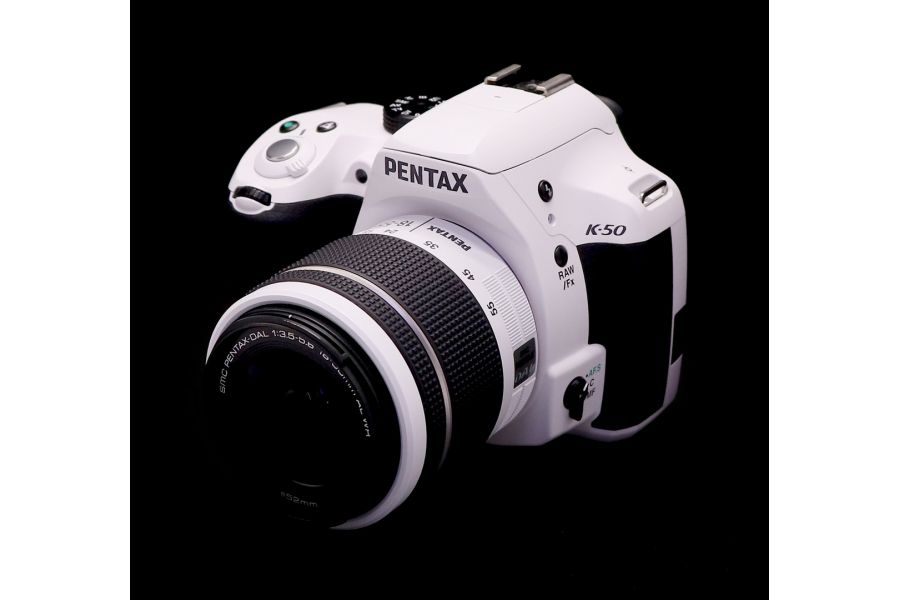 Камера Pentax K-50 kit (пробег 3180 кадров)