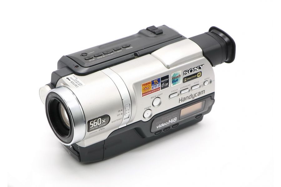 Видеокамера аналоговая Sony CCD-TR748E Hi8