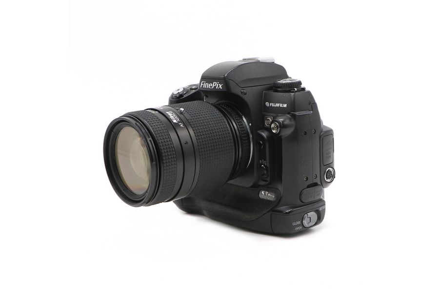 Fujifilm FinePix S3 Pro kit 35-70mm f/2.8 AF Nikkor