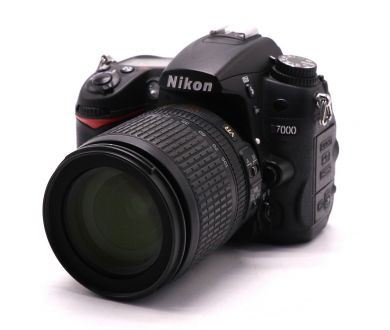 Nikon D7000 + Nikon 18-105mm f/3.5-5.6G AF-S ED DX VR Nikkor (пробег 45635 кадров)