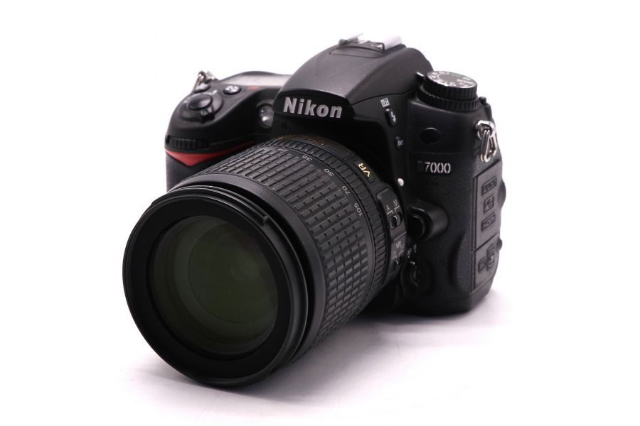 Nikon D7000 + Nikon 18-105mm f/3.5-5.6G AF-S ED DX VR Nikkor (пробег 45635 кадров)