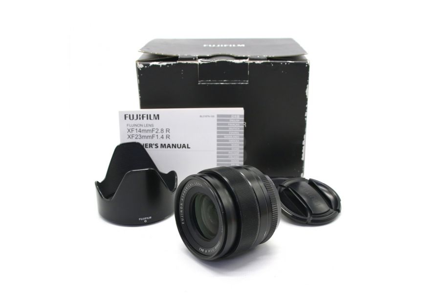 Объектив Fujifilm XF 23mm f/1.4 R в упаковке