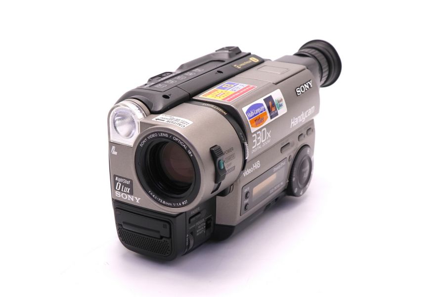Аналоговая видеокамера формата Hi8 Sony CCD-TR713E