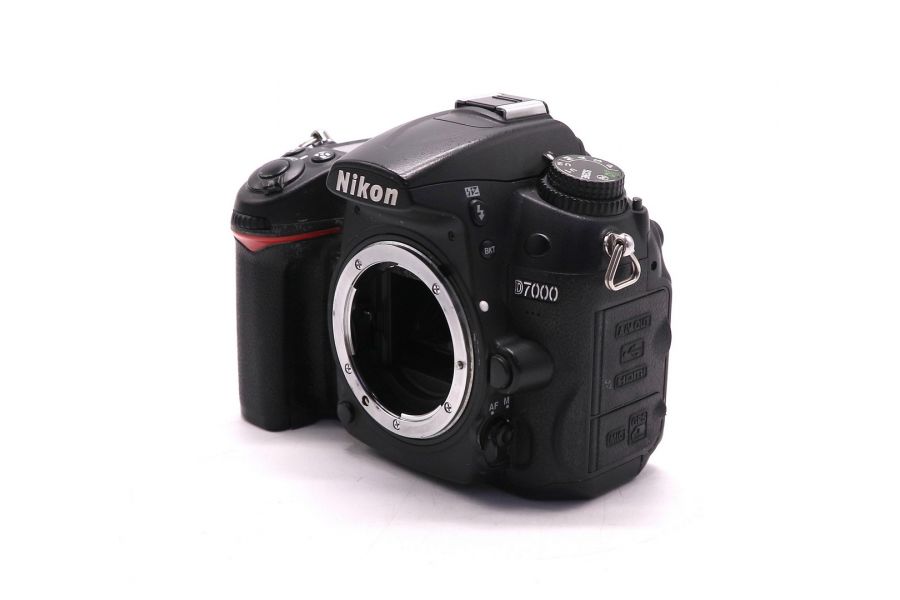 Nikon D7000 body (пробег 26200 кадров) фотоаппарат