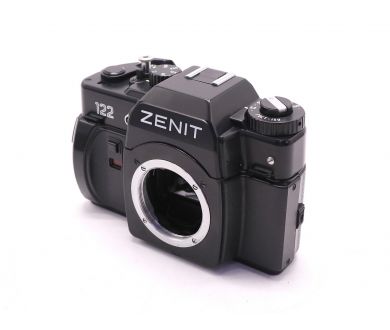 Советский малоформатный фотоаппарат Зенит 122 body