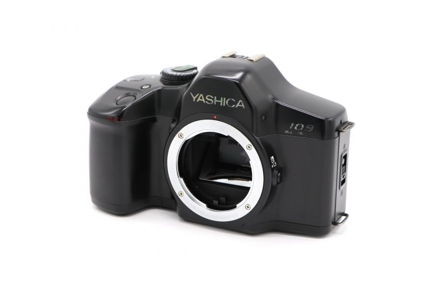 Зеркальный плёночный фотоаппарат Yashica 109 body