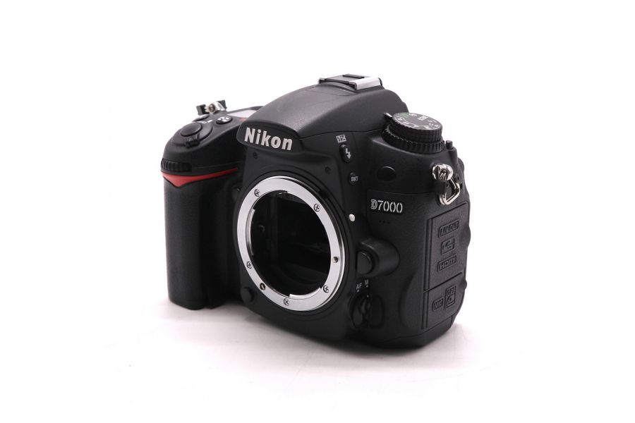 Фотокамера Nikon D7000 body (пробег 980 кадров)